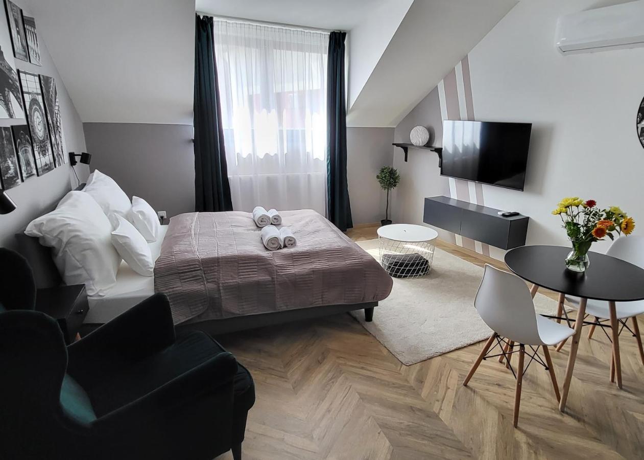 Dotis Apartman Tata Εξωτερικό φωτογραφία