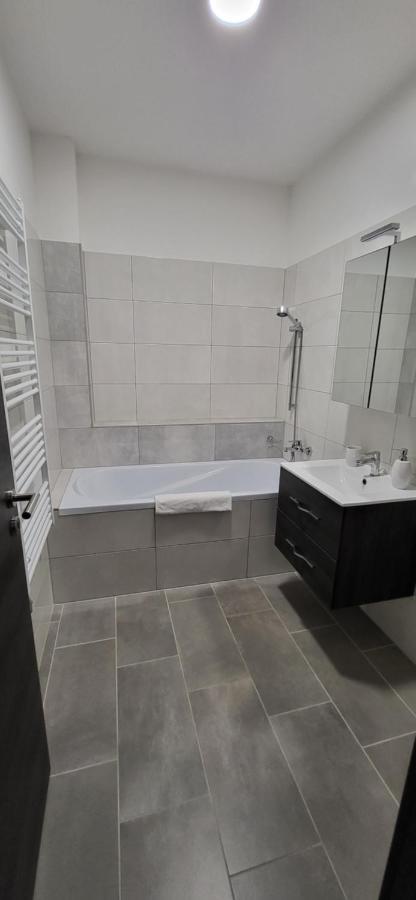 Dotis Apartman Tata Εξωτερικό φωτογραφία