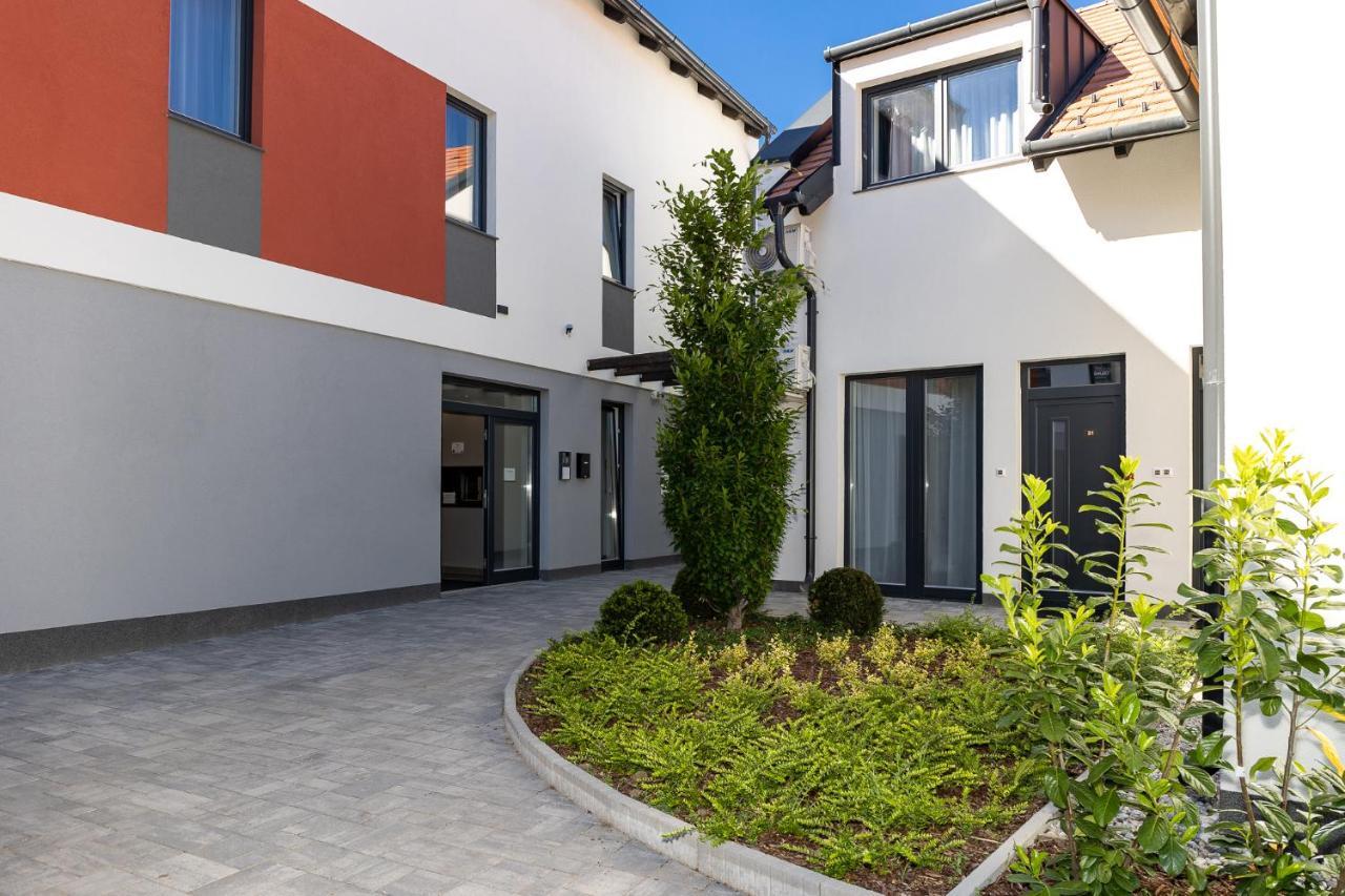 Dotis Apartman Tata Εξωτερικό φωτογραφία