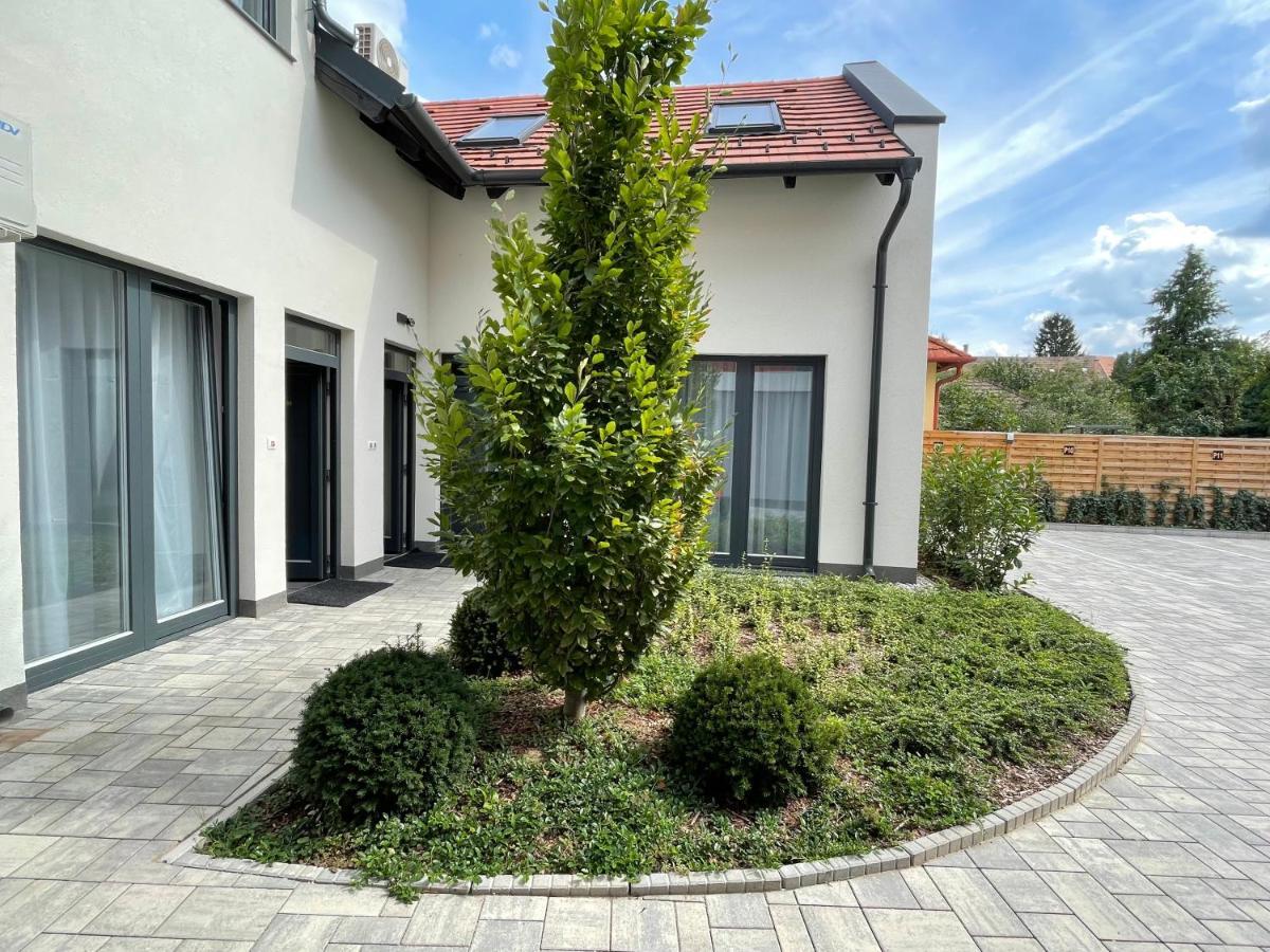 Dotis Apartman Tata Εξωτερικό φωτογραφία