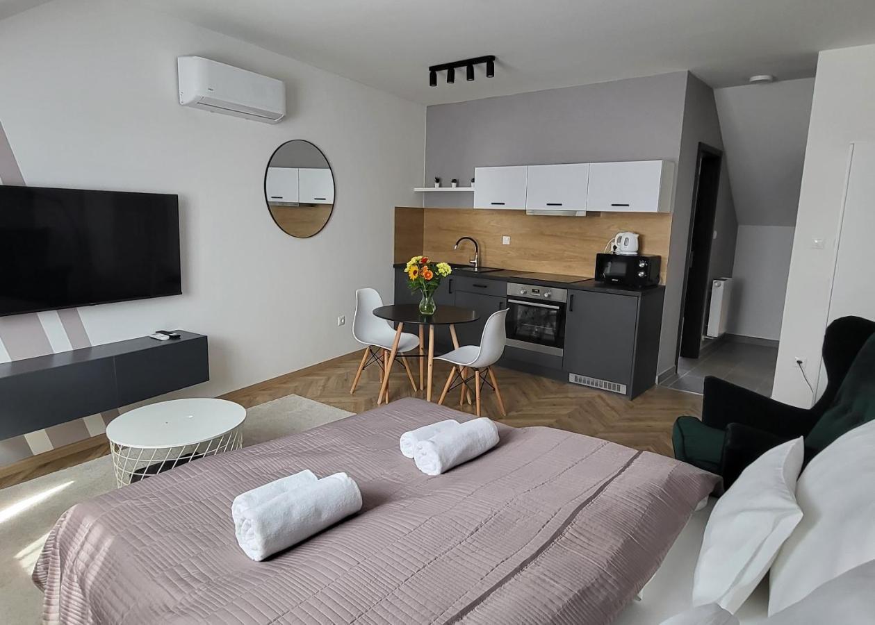 Dotis Apartman Tata Εξωτερικό φωτογραφία