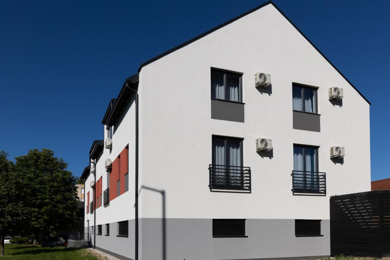 Dotis Apartman Tata Εξωτερικό φωτογραφία